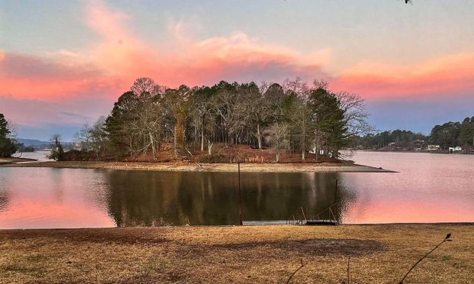 Lakeland Casa | Waterfront Home with Dock Less Than 3 Mi to Oaklawn Racing!