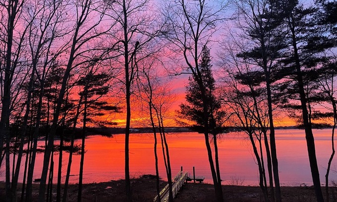 South Eliot Casa | Waterfront Home with dock just 10 min from downtown Portsmouth, NH. Sleeps 10.