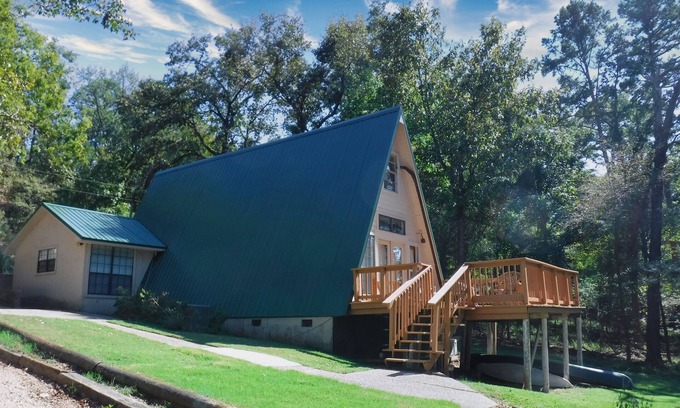 Avinger Cabina | Casa frente al mar con Pier Lake O 'the Pines - Acorn Timber