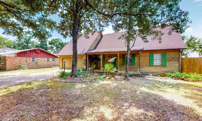 Florida Panhandle Casa | Waterfront Home with Dock, Firepit, & Sunroom