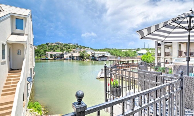 Horseshoe Bay Casa | Waterfront Horseshoe Bay Retreat with Game Room!