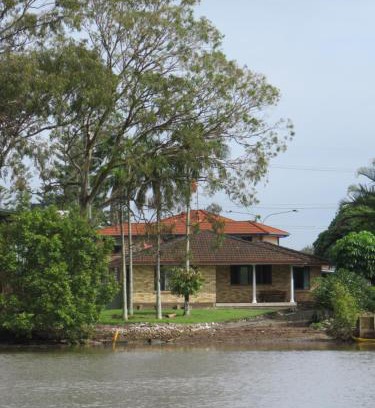 Currumbin Waters Casa | Waterfront house in Currumbin
