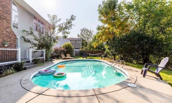 Tonawanda Casa | Waterfront house near the Niagara Falls/ Outlet Mall/ Plaza/ Bills Stadium