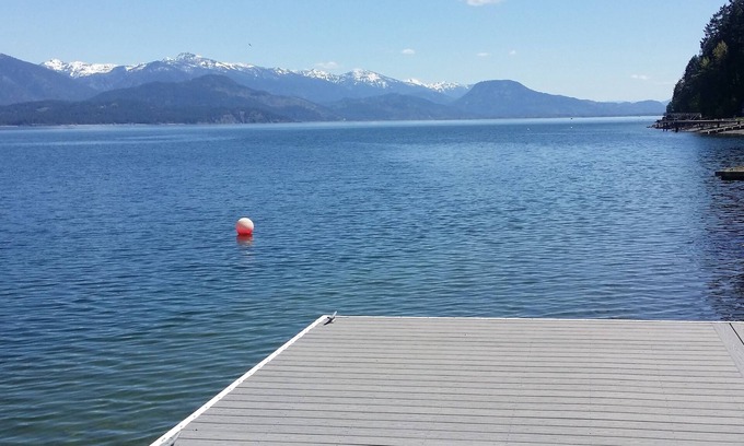Sagle Casa | Waterfront House en Camp Bay, cerca de Sandpoint, con muelle y zona de baño.