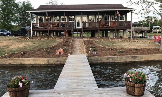 Centre Casa | Waterfront house on Weiss Lake