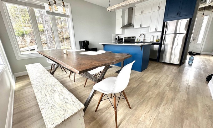 Clarendon Casa | Waterfront in Renfrew