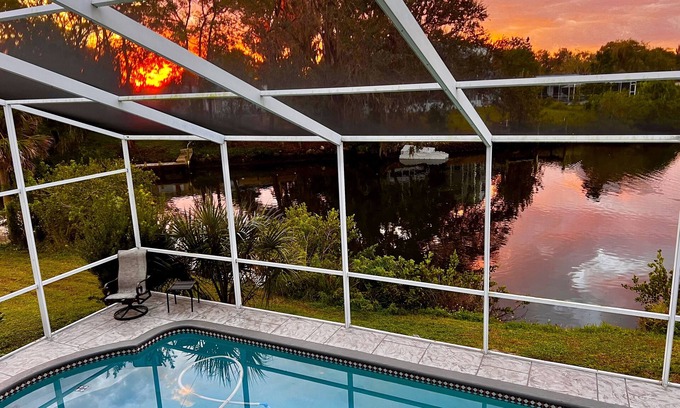 Bayshore Gardens Casa | Waterfront/Kayak with Manatees/Heated Pool/Bikes/Firepit/Fish/close to Beaches
