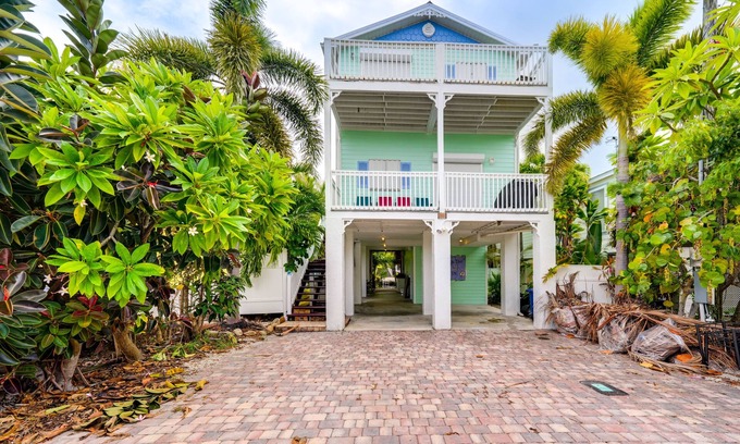 Bay Point Casa | Waterfront Key West Oasis w/ Float Dock!