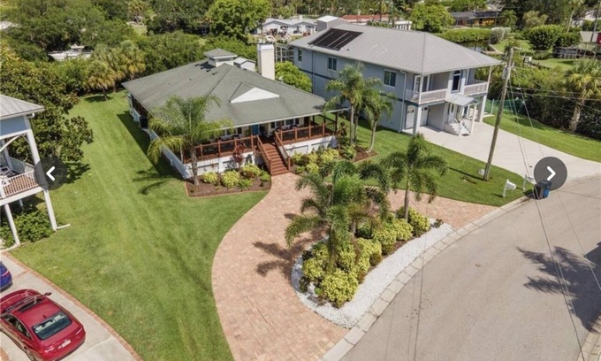 Ellenton Casa | Waterfront Key West Style Home