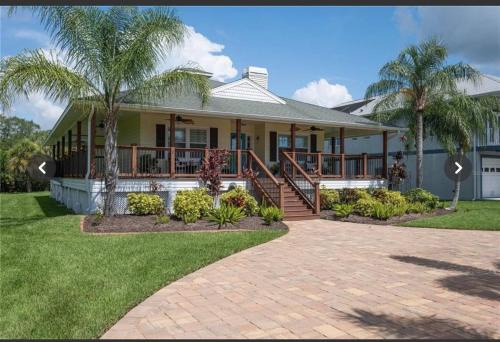 Ellenton Casa | Waterfront Key West Style Home