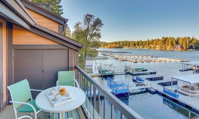 Lake Arrowhead Apartamento | Waterfront Lake Arrowhead Townhome w/ Balconies!