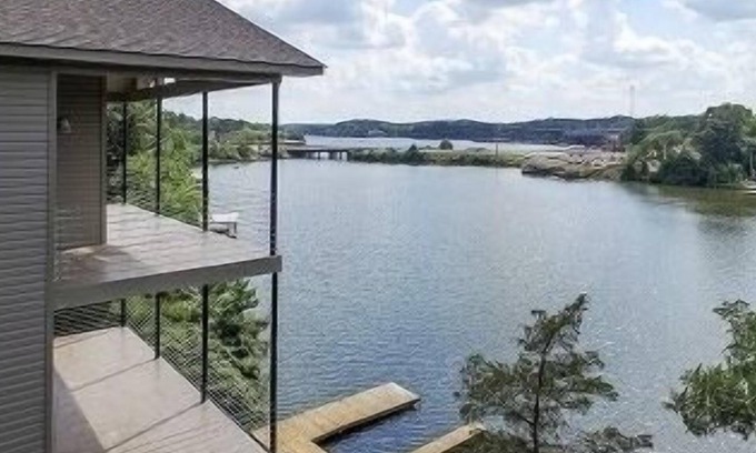 Piney Casa | Waterfront Lake house 2 balcony’s. Amazing sunsets! Boat dock, fire pit!!!