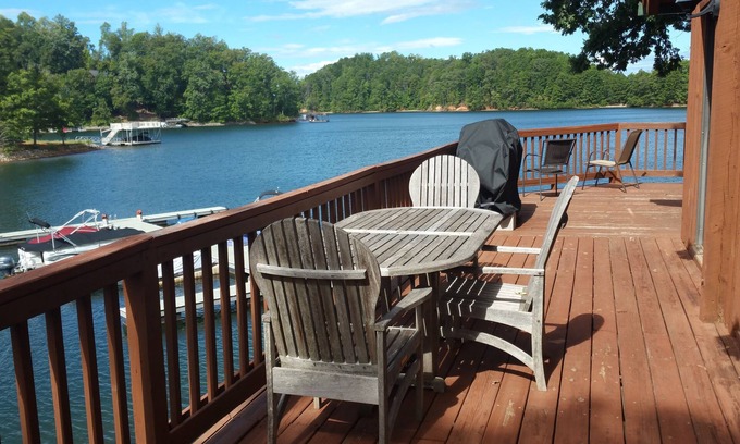 Six Mile Chalet De Esquí | Frente al lago Keowee chalet con magníficas vistas del lago 180 ° 15 minutos de Clemson!