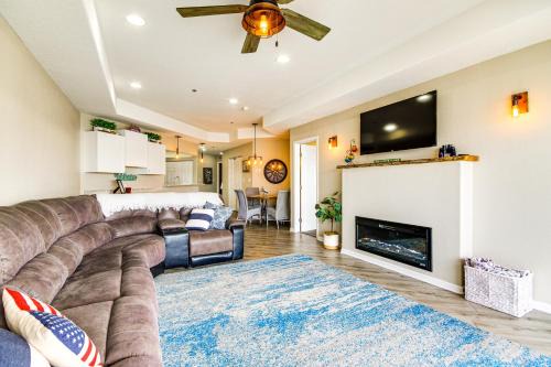 Lake Ozark Apartamento | Waterfront Lake Ozark Condo with Pool Access