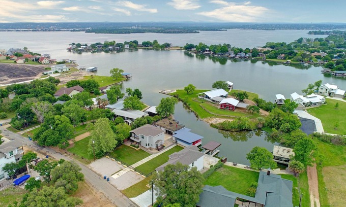 Granite Shoals Casa | Waterfront Entertainment Lake House con muelle comunitario en el lago LBJ