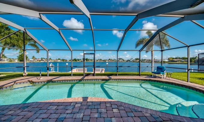 Pelican Casa | Tranquila joya frente al lago en Cape Coral Florida