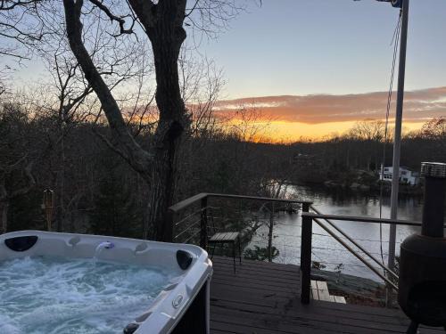 Clinton Casa | Waterfront Lakehouse Getaway in Clinton with HOT TUB