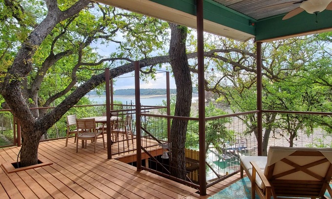 Mico Casa | Waterfront Lakehouse on Lake Medina
