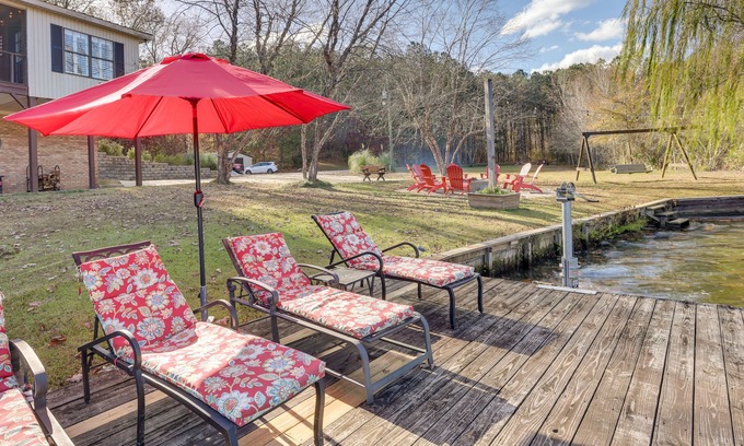 Shelby Casa | Waterfront Lay Lake Retreat w/ Dock & 3 Piers!