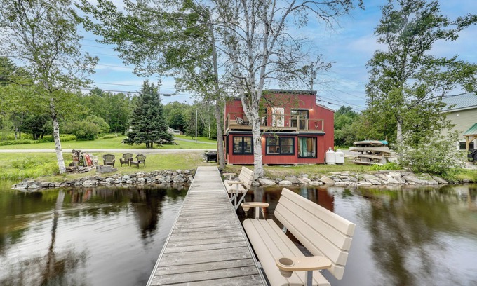 Rockwood Casa | Waterfront 'Little Red Camp' on Moose River