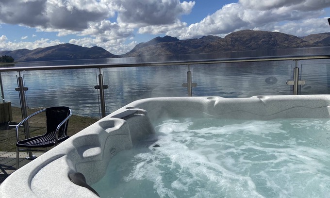 Kentallen Cabaña | Waterfront Lodge 4 with Hot Tub