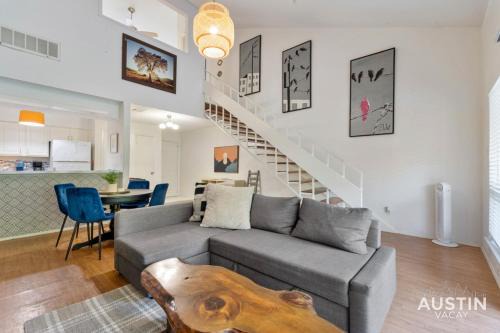 Riverside Apartamento | Waterfront Loft w Park View with Pool and Dock Access