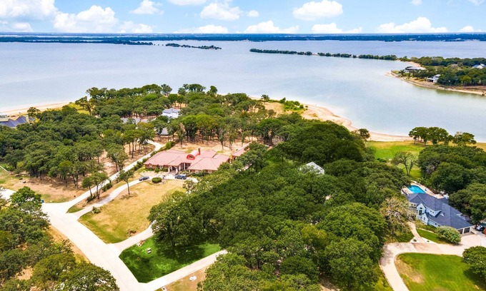 Lakewood Village Casa | Waterfront Luxury Living with 4-BR, Pool and Views