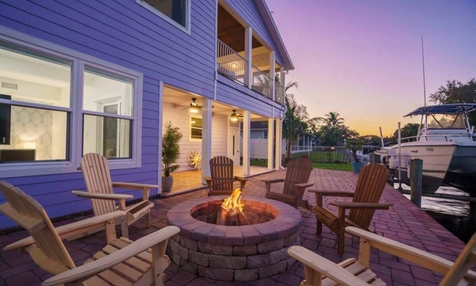 St. Lucie Village Casa | Waterfront Luxe Pool 6BR Home - N