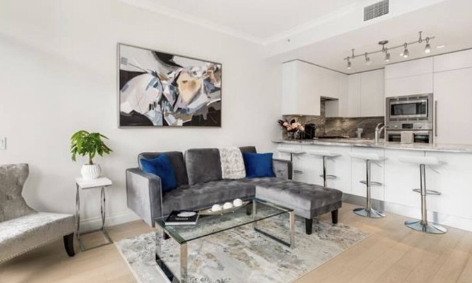 Lower Lonsdale Apartamento | Waterfront luxury living in the heart of North Vancouver