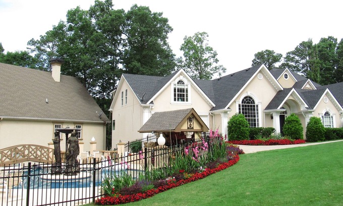 Buford Casa | Waterfront Luxury: Refreshing Your Soul w/ Your Own Oasis In the Midst of It All