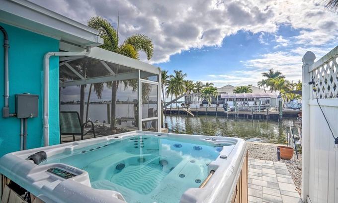 Matlacha Casa | Waterfront Matlacha Home w/ Hot Tub & Grill!