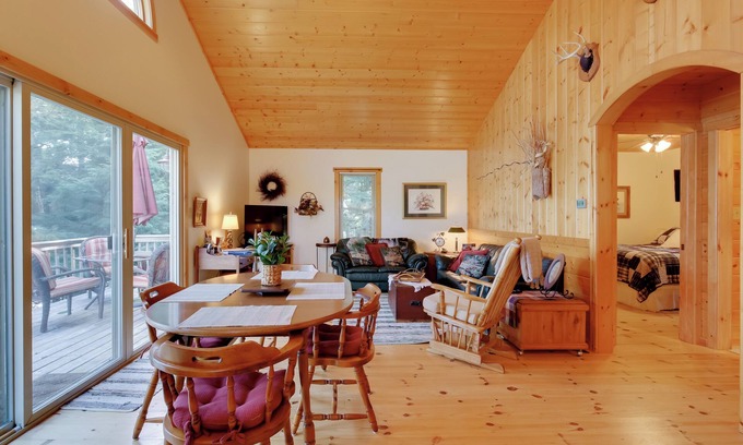 Mercer Cabina | Waterfront Mercer Cabin w/ Wraparound Porch!