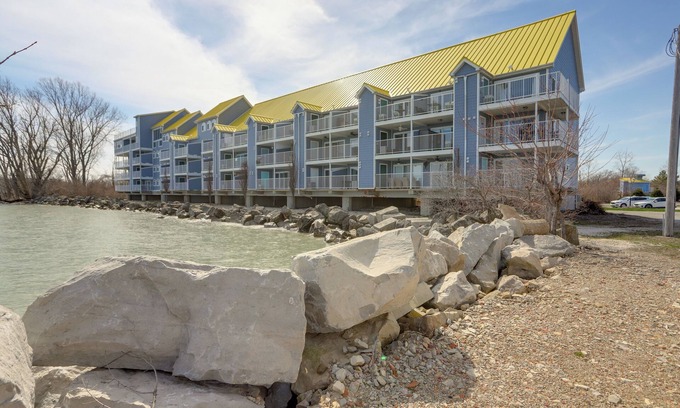 Put-in-Bay Condominio | Waterfront Middle Bass Condo w/ Lake Erie Views!