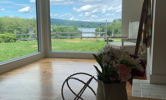 Union Otro | Waterfront - modern farmhouse on historical lake front property. Farm Experience