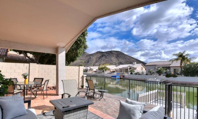 Arrowhead Lakes Casa | Waterfront Modern Retreat W/Mountain Views, Hot Tub, Gigablast Internet, NetFlix & More!