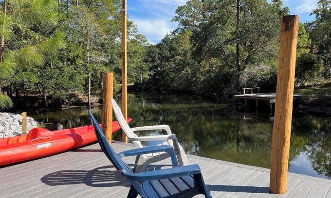 Florida Panhandle Casa | Waterfront Newly Renovated and Decorated 3brs home.