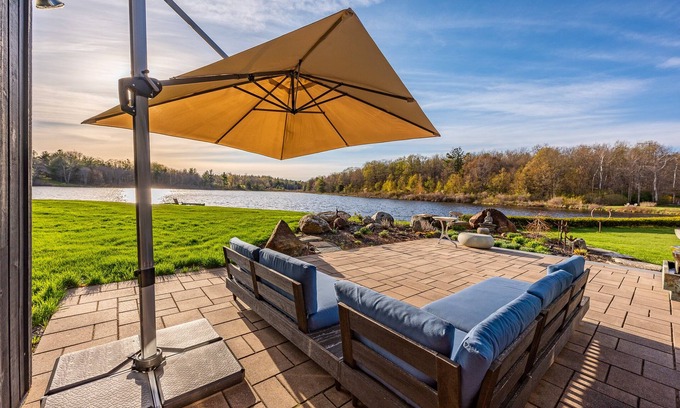 Sandisfield Casa | Waterfront oasis in heart of Berkshires