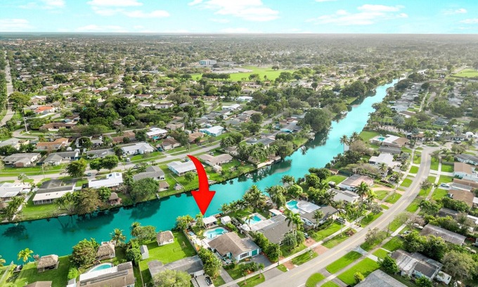 Cutler Bay Casa | Waterfront Oasis, The Lake House "Casa De Lago"