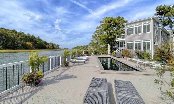 North Shores Casa | Waterfront Oasis in North Shores!