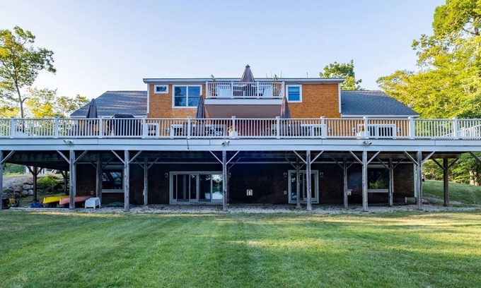 Harrison Casa | WATERFRONT ON LONG LAKE