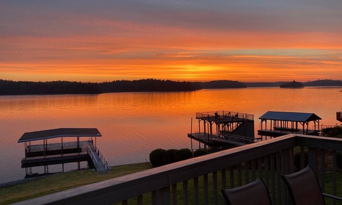 Nebo Casa | Waterfront en Pristine Lago James