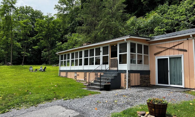 Bellepoint Cabina | Waterfront on the New RIver