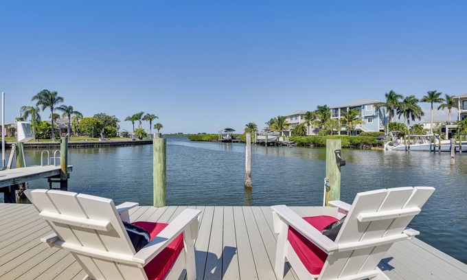 Memphis Casa | Waterfront Palmetto Home w/ Private Pool & Dock!