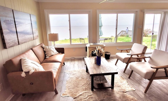 Colonial Beach Casa | Waterfront Paradise with your own Beach!