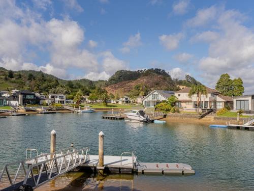 Pauanui Casa | Waterfront Paradise - Pauanui Holiday Home