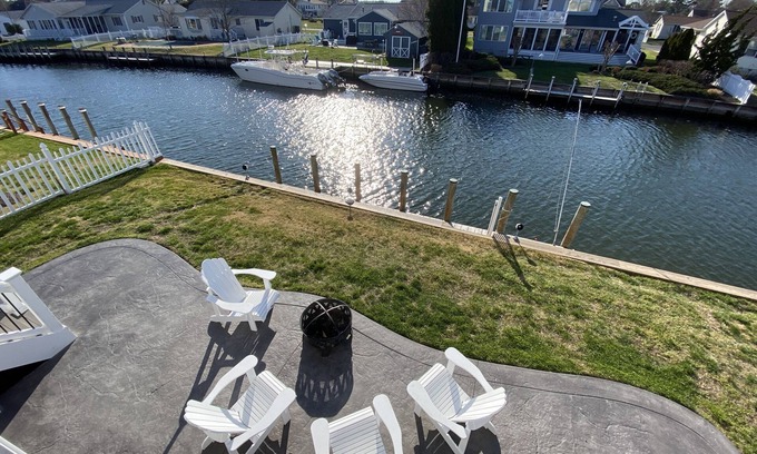 Keen-Wik On the Bay Casa | WATERFRONT PARADISE! Hot Tub! Bring Your Own Boat! Elevator (3 Floors Sleeps 13)