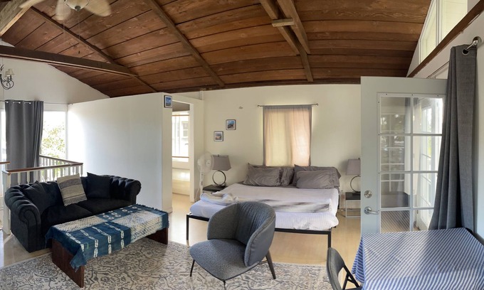 Portlock Apartamento | Waterfront penthouse studio