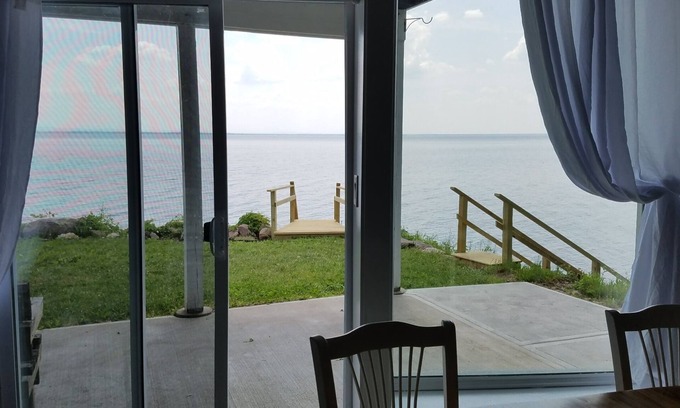 Cleveland Apartamento | Retiro de mascotas frente al mar recientemente renovado que se encuentra en el Lago Oneida.