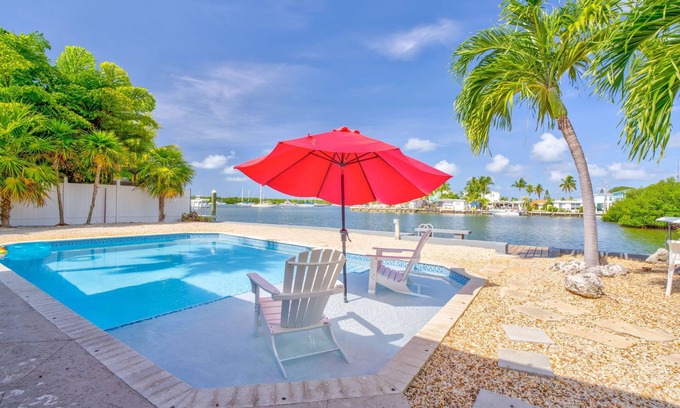 Marathon Casa | Waterfront, Pool, Dock, Kayaks & Stunning Views