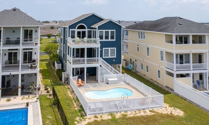 Manteo Casa | Waterfront,Pool,Game Room,Beach,DeepWaterAccess